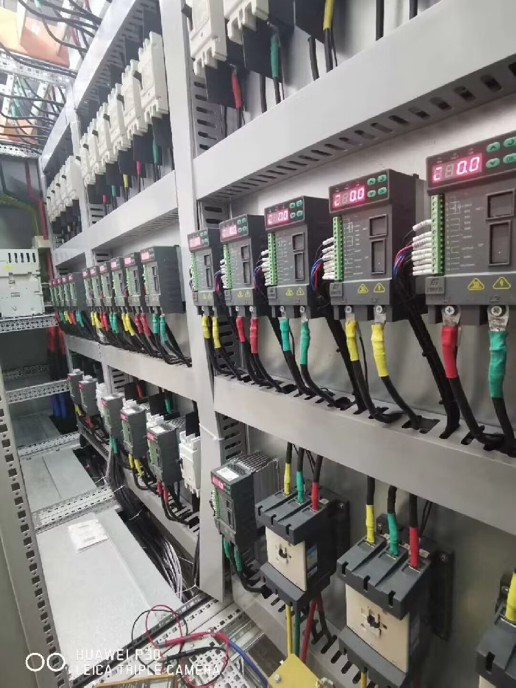 电力调整器负载无输出是为什么？