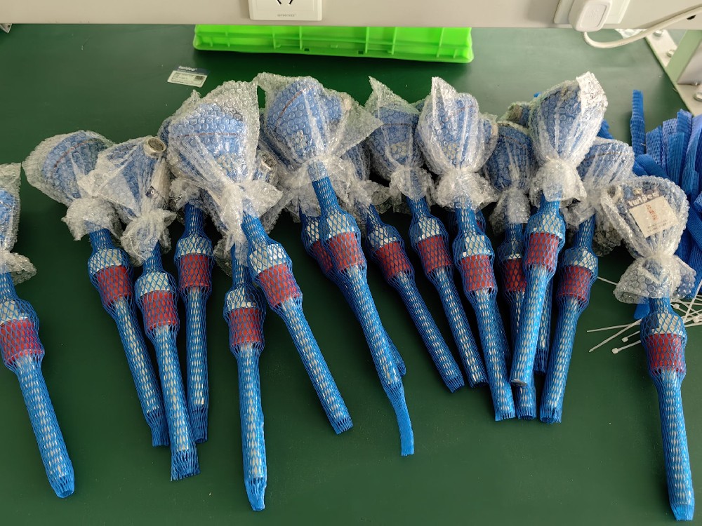 在工业自动化中，热电阻是若何与节造系统集成的，以实现温度节造和监测？